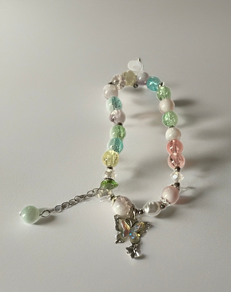 Soft Tone Butterfly Pendant Mix Bead Bracelet: MIX COLOR / ONE(12)